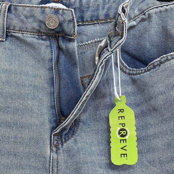 Forever 21 SZ 28 Cropped Jean Distressed Hi-Rise Zip-Fly Light Wash Frayed Hems - Picture 8 of 11